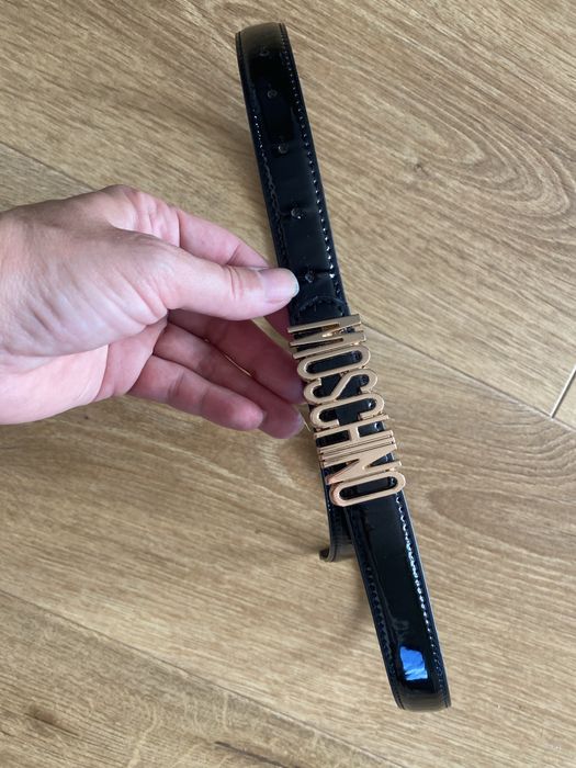 Moschino pasek damski dł 105 cm lakierowany czarny