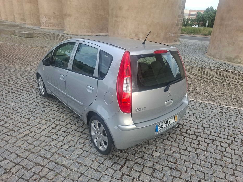 Mitsubishi Colt — fotografia 12