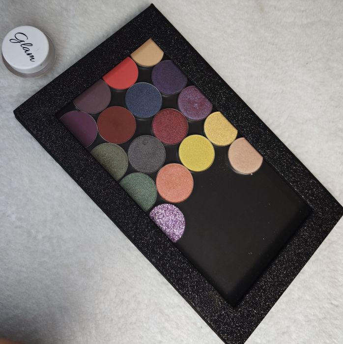 Magnetyczna paleta wraz z cieniami GlamShop