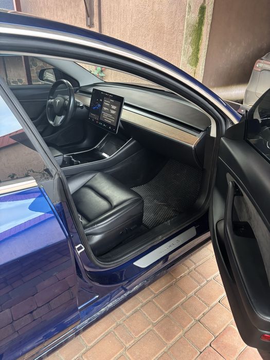 Продаю ТЕСЛУ  3 2018 год