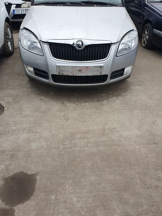 Skoda roomster fabia II blotnik prawy srebrny