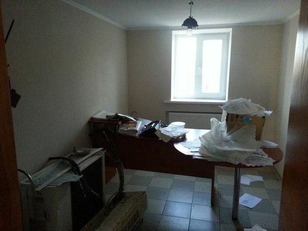 Будівлі вільного призначення на огороженій території.