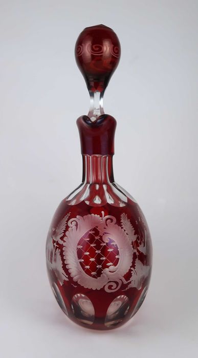 Garrafa de vidro Bohemia vermelho rubi