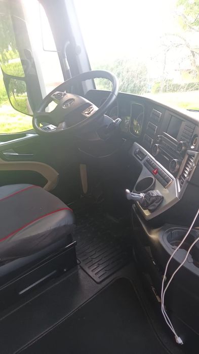 Vendo Mercedes Actros 1845+jogo adicional de pneus (extra).