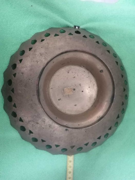 Taça de latão antigo.