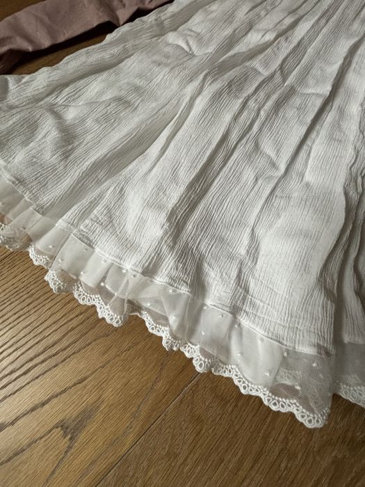 Vestido de cerimónia e tiara de flores Mango