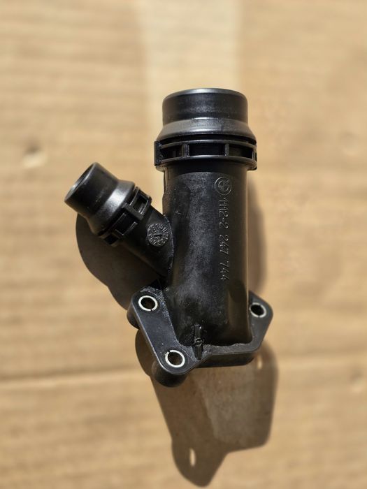 Króciec płynu chłodzącego wody pod kolektor BMW E39 E46 E38 E60 X5 X3 E38 E70 E90 E83 E87 M47 M57 2.0d 2.5d 3.0d