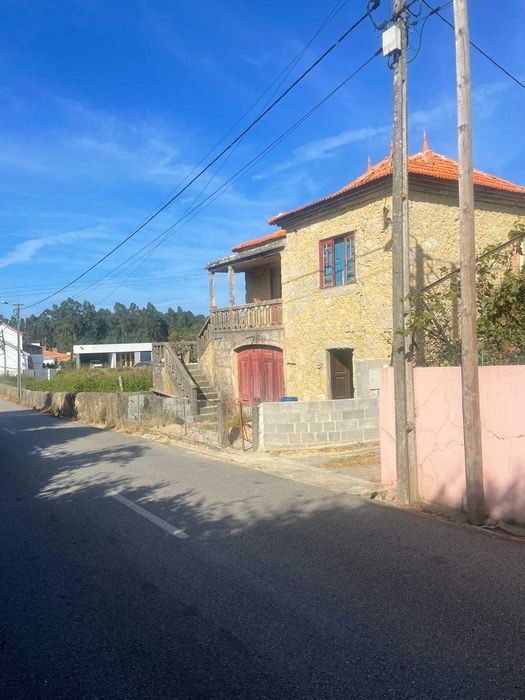 Moradia em Pedra para Restauro + Artigo rustico e Urbano