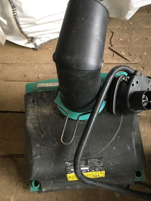 електричний снігоприбирач