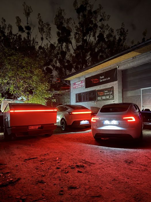 Тесла сервіс Cyberpunk ремонт Діагностика Tesla
