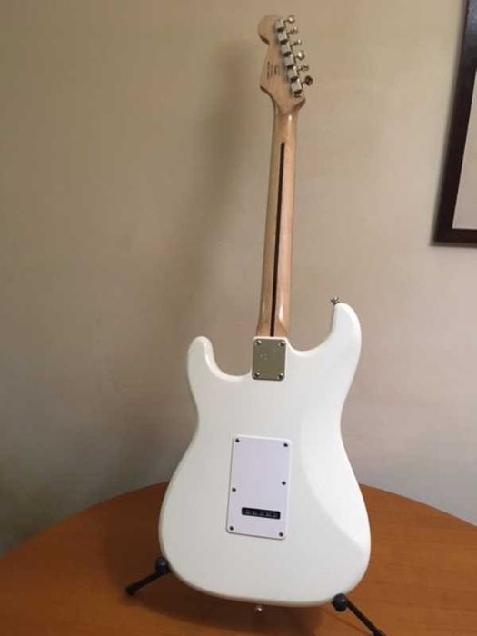 Guitarra Stratocaster muito boa em perfeito estado de funcionamento