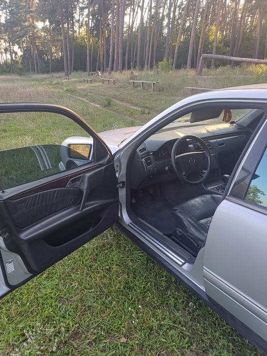 Mercedes Bens E-250