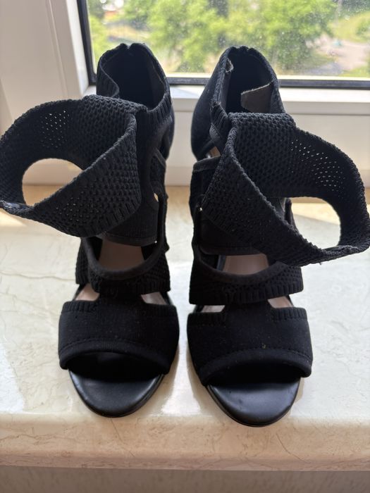 Продам жіночи  босоніжки Zara