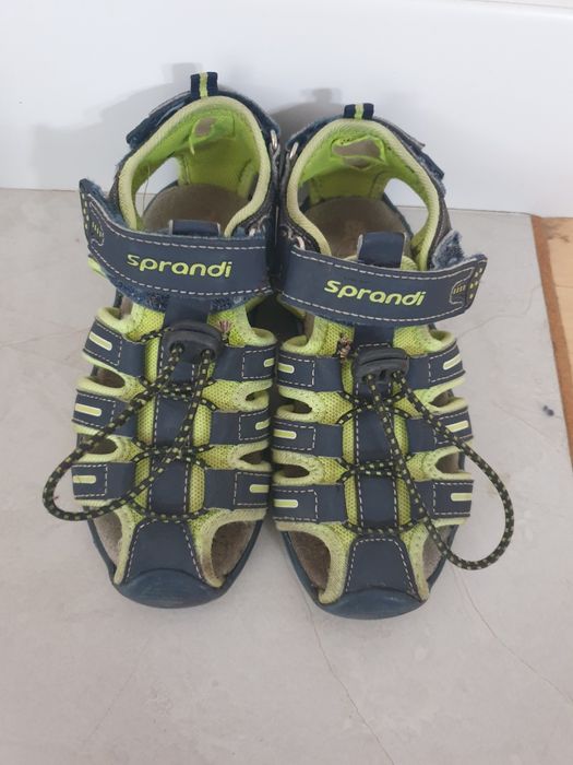Buty sandały zabudowane