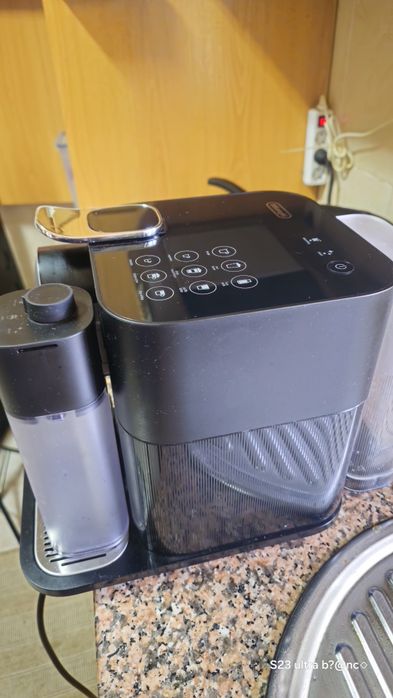 Maquina  de cafe Delonghi ( nespresso)