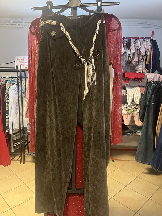 Spodnie z apaszkowym paskiem