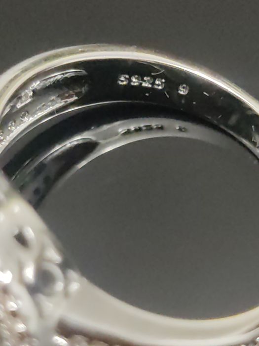 Anel de LUXO com Zircônia Preta