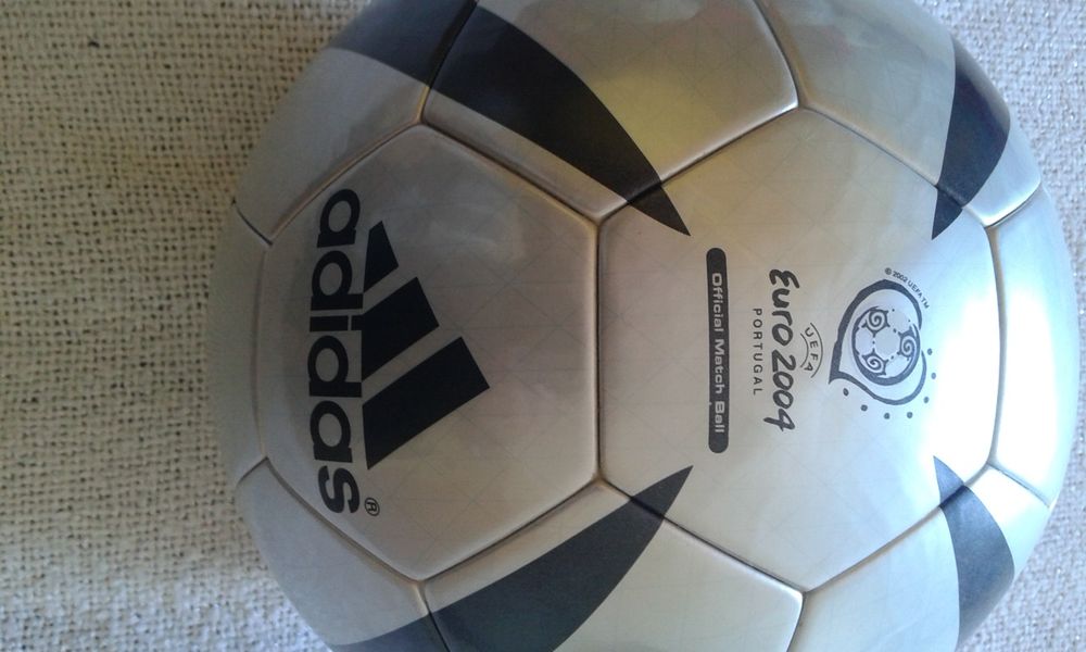 Bolas novas a estrear,originais,oficiais UEFA, adidas. Euros: 1996 Inglaterra; 2000 Holanda/Bélgica; 2004 Portugal; 2008 Áustria/Suíça. 175€/un.500€/4