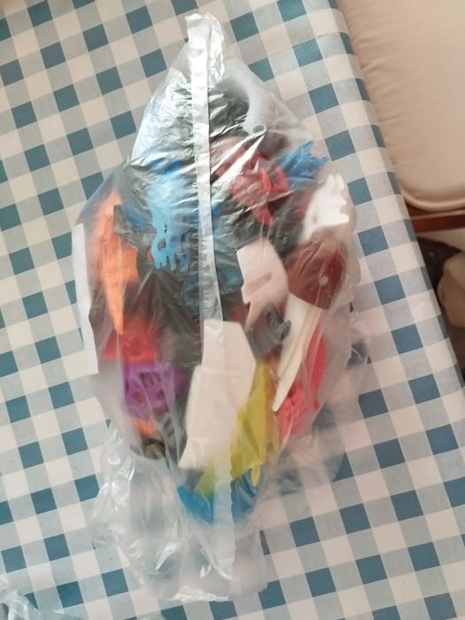 peças de bionicle e lego