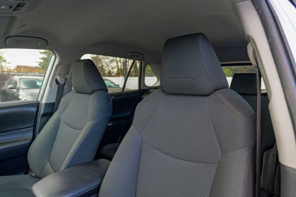 Toyota RAV4      2023
