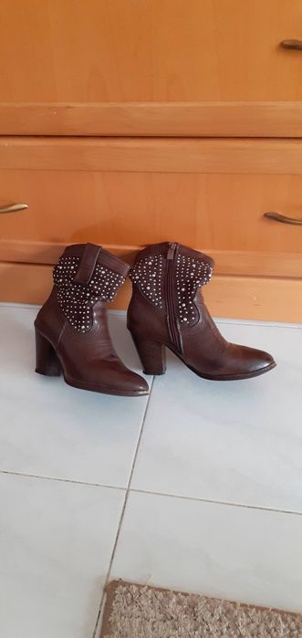 Botas Castanhas Cano baixo C/ brilhantes