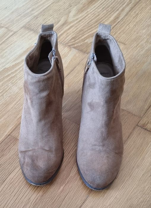 Botins com tachas da Pull&Bear