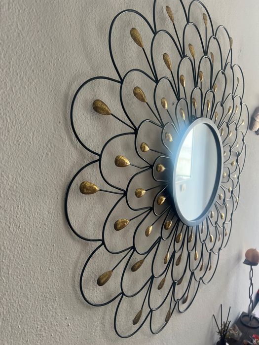 Espelho Decorativo de Parede – Design Floral Preto e Dourado