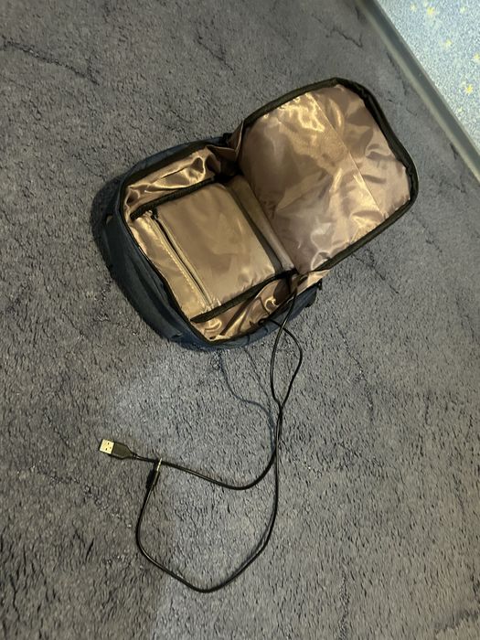 Рюкзак через плече