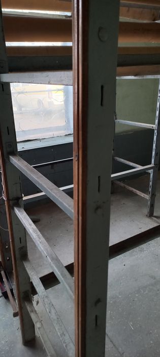 Стелаж металевий міцний дуже.