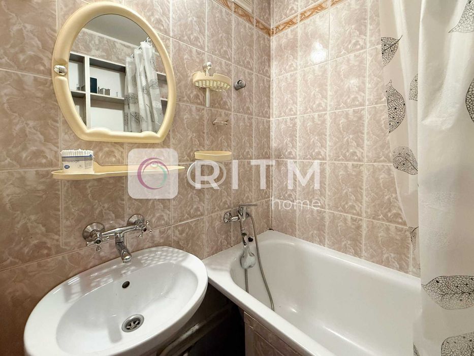 Продається 1-кімнатна квартира на вул. Карпенка-Карого, 9