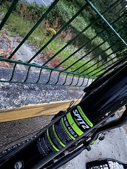 Bicicleta preta . Nova