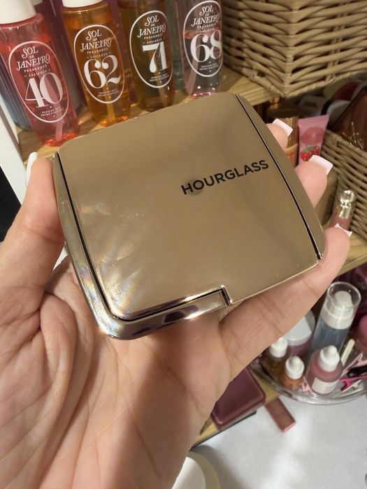 Bronzer Hourglass