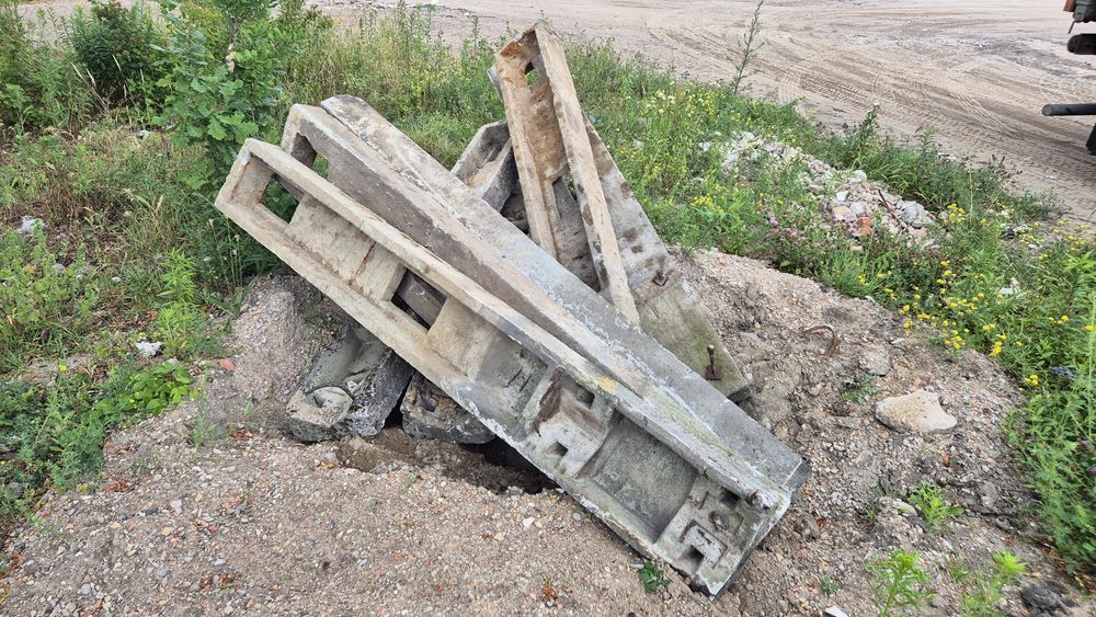 Słupy betonowe zbrojone 7m, 8m.