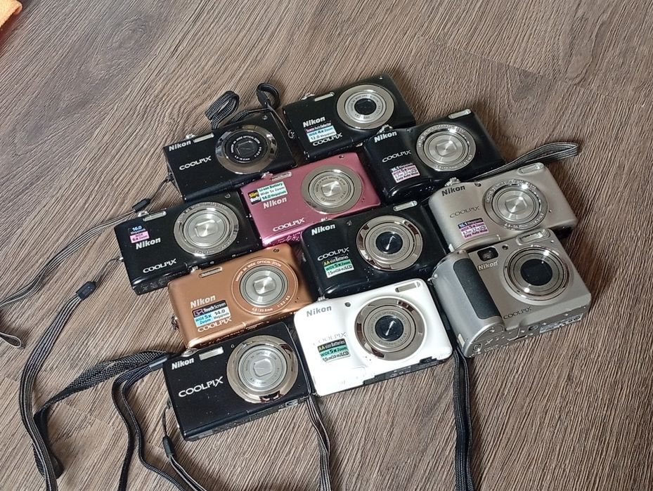 Цифрові фотоапарати Nikon Coolpix Японія 2000-х