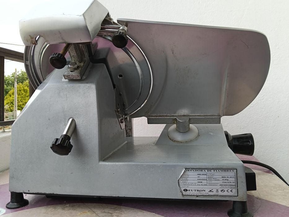 Vendo máquina de cortar fiambre industrial