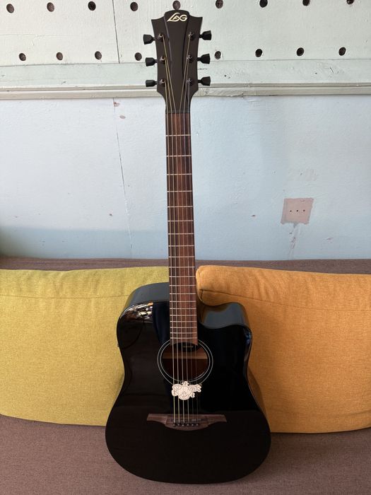 Продам гітару Lag DT66 dce