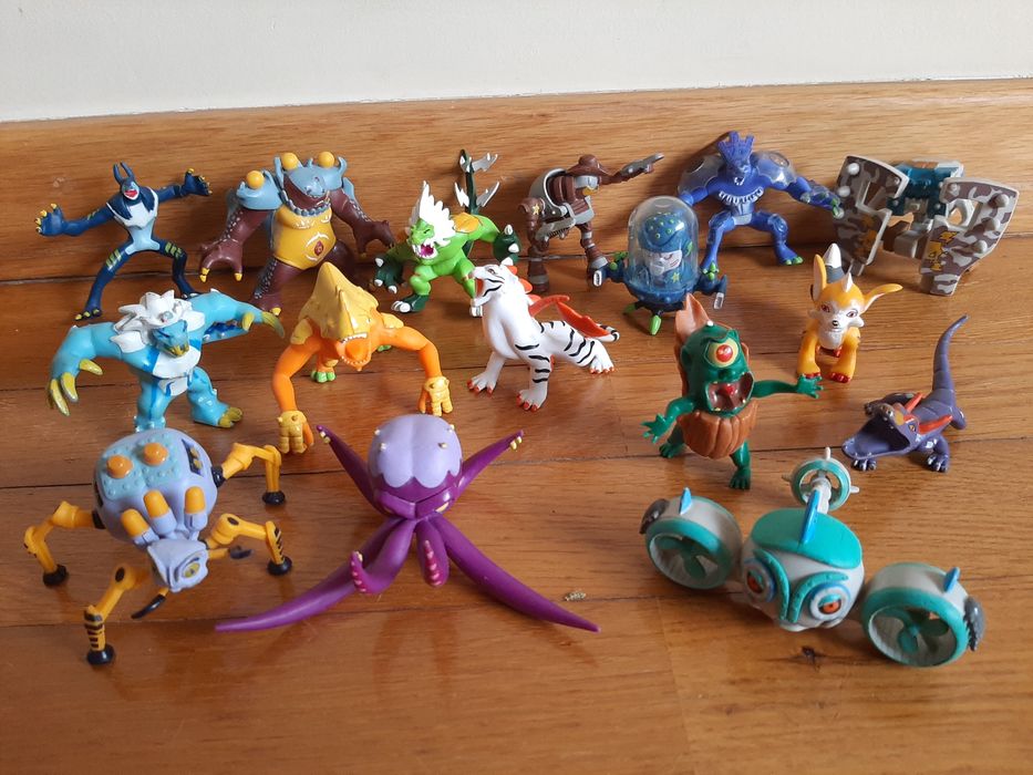 Diversas figuras Invizimals