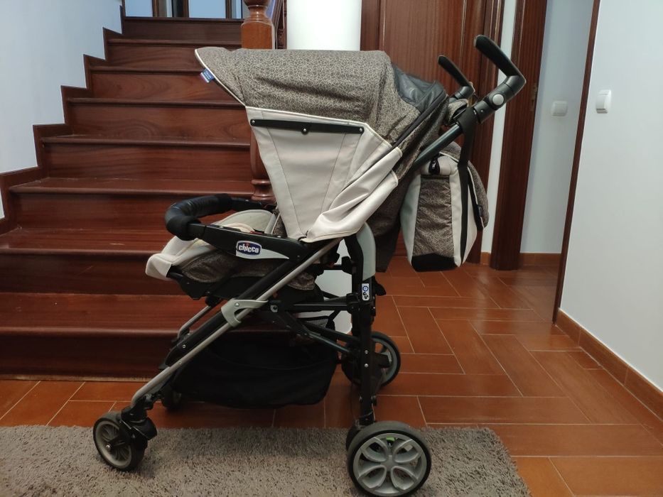 Trio Chicco , alcofa , cadeia auto ,  carro e marsúpio.
