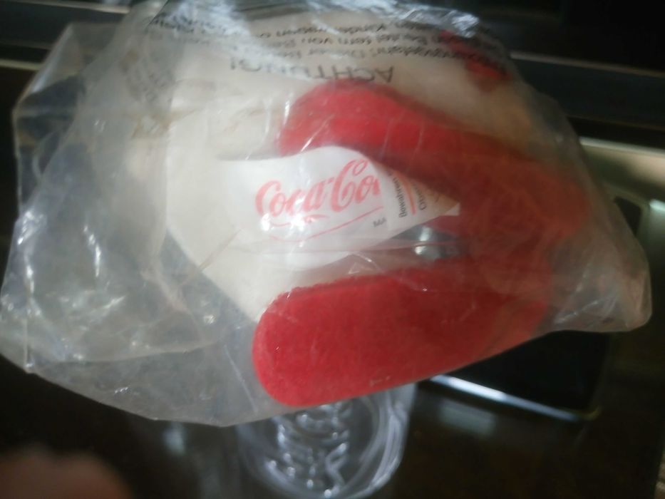 Miś Coca Cola narciarz wraz z dwoma szklankami. Oryginał zapakowany.