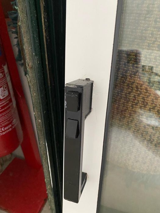 Janelas alumínio lacado branco vídro duplo