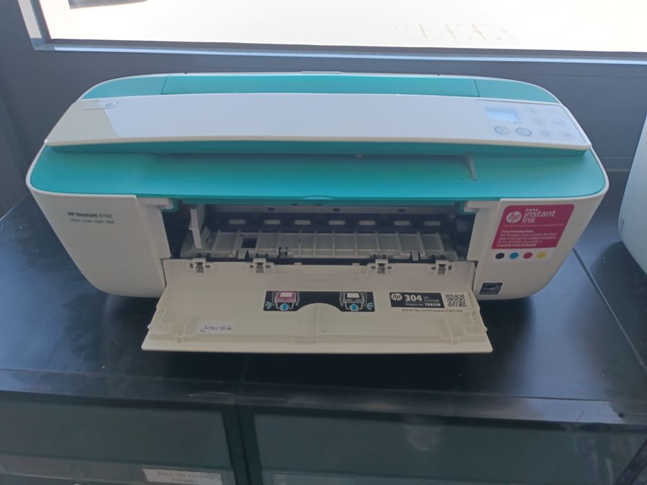 Impressora nova com tinteiros com WiFi