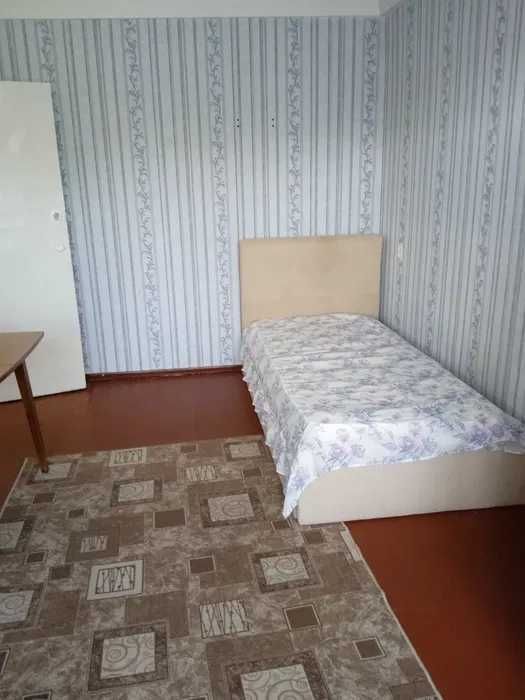 Здам в оренду 2-кімнатну квартиру на Воскресенці. Метро 15 хвилин.