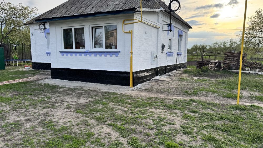 Продам затишний будинок з усіма умовами комфортного життя.