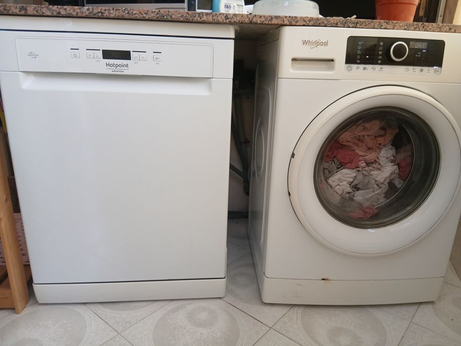 Maquinas  loiça e roupa 200€