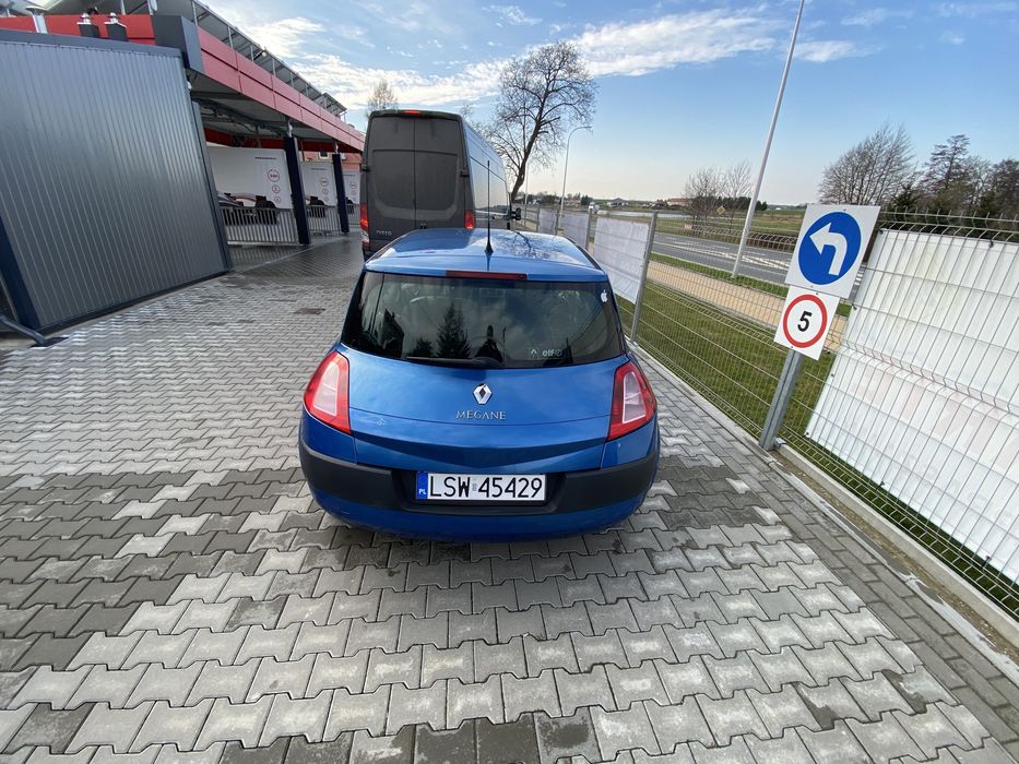 Renault Megane II 3D 1.6 16V – uszkodzony silnik, kompletne auto