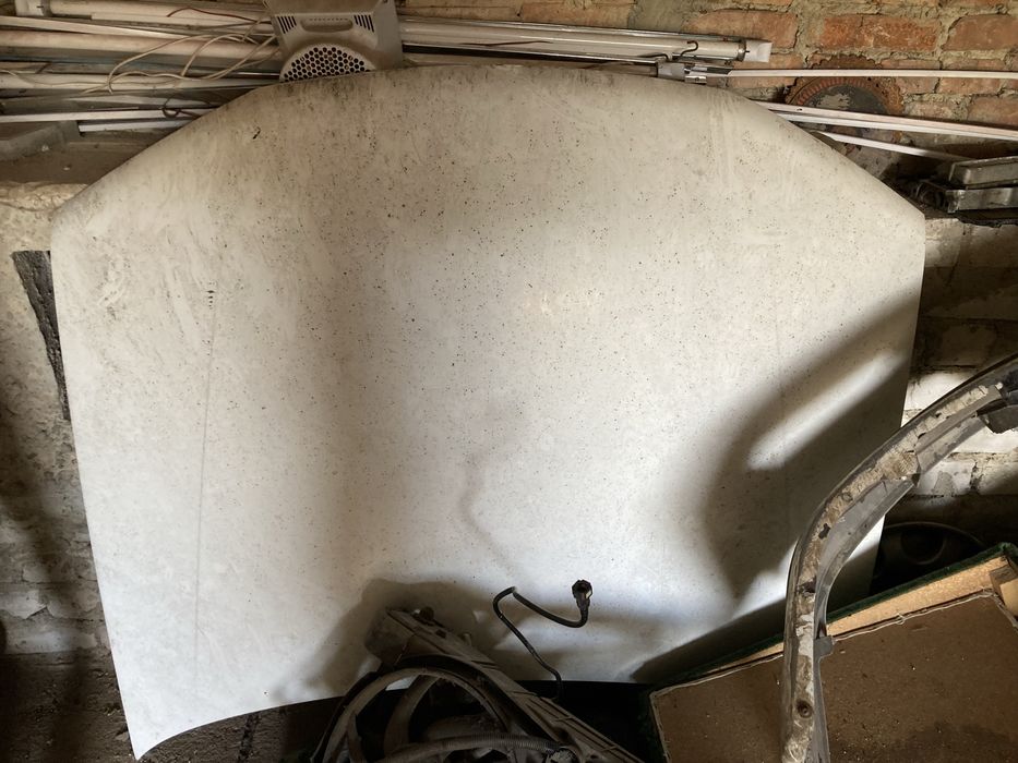 Капот пежо 406.в наявності