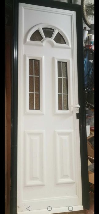 Porta em alumínio com 2. 09mt ( alt.) X 0.75 mt (larg.) .Já com aro