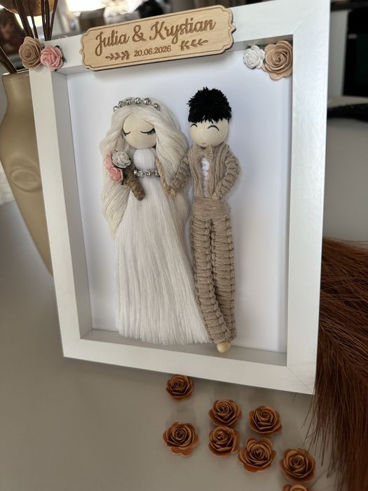 Para młoda w ramce , pamiątka ślubu , makrama