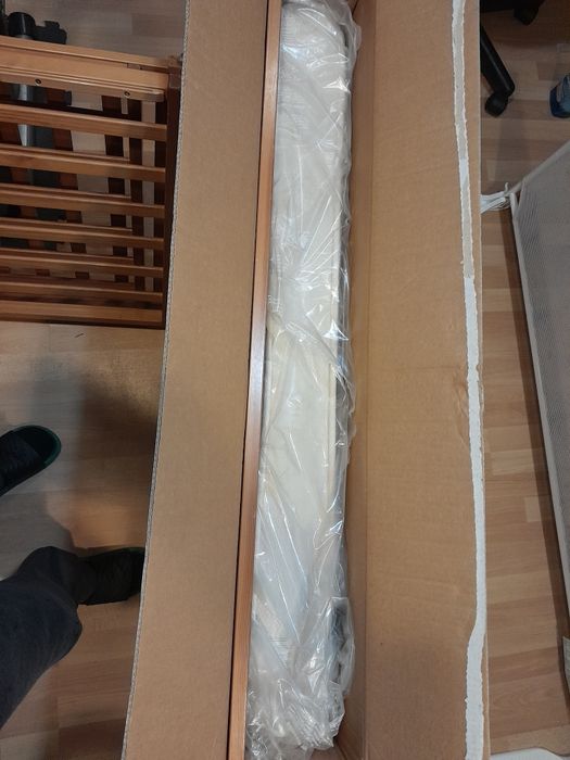 Cama de bebé com colchão