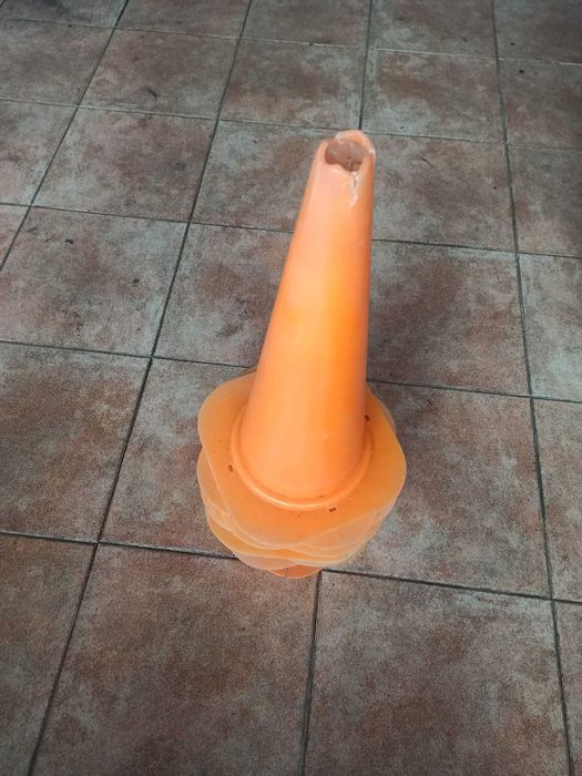Cones laranja sinalização